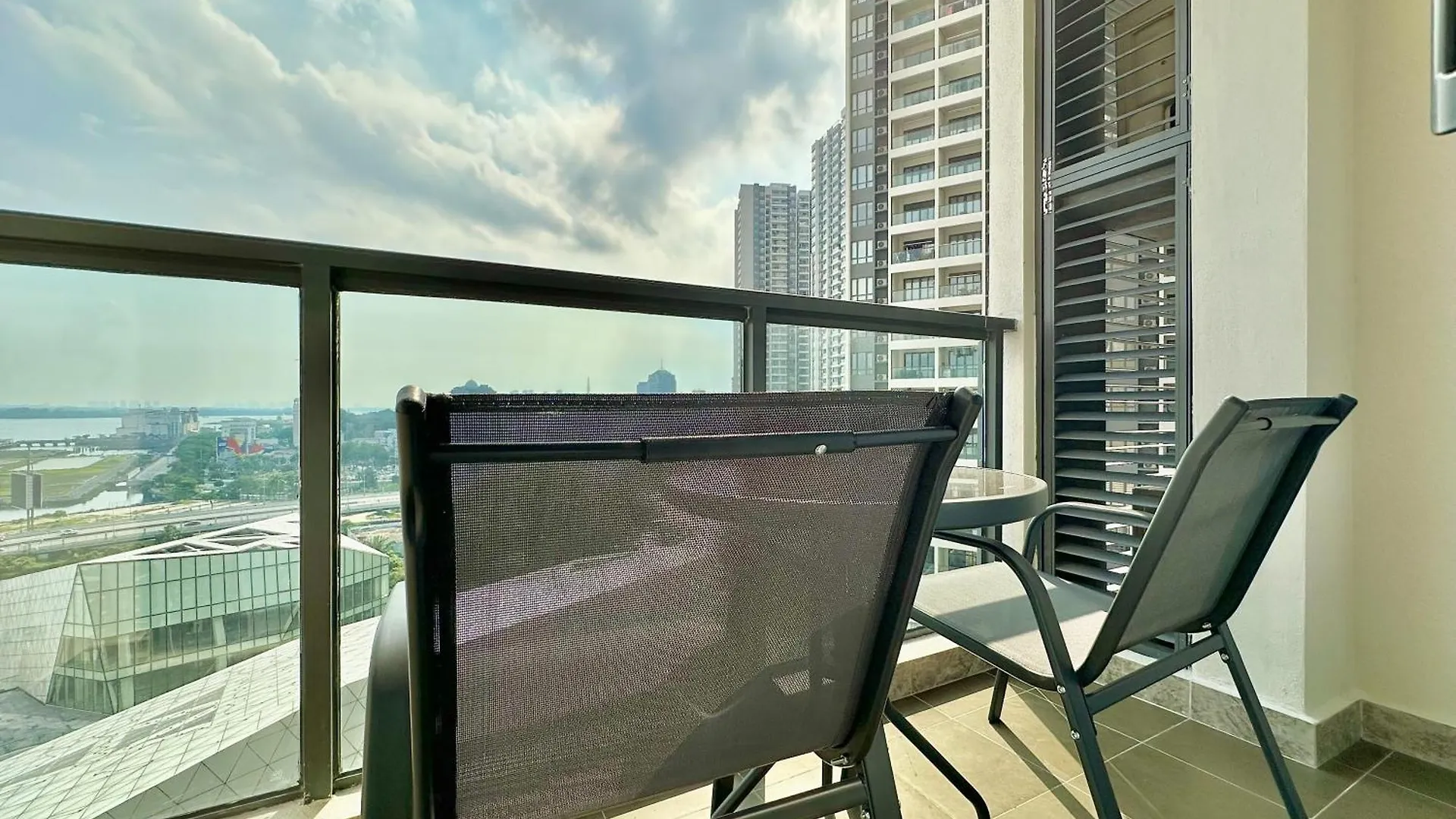 Apartment R&F Princess Cove Phase 2 Seine Region Near Ciq By Stayrene Johor Bahru Malaysia